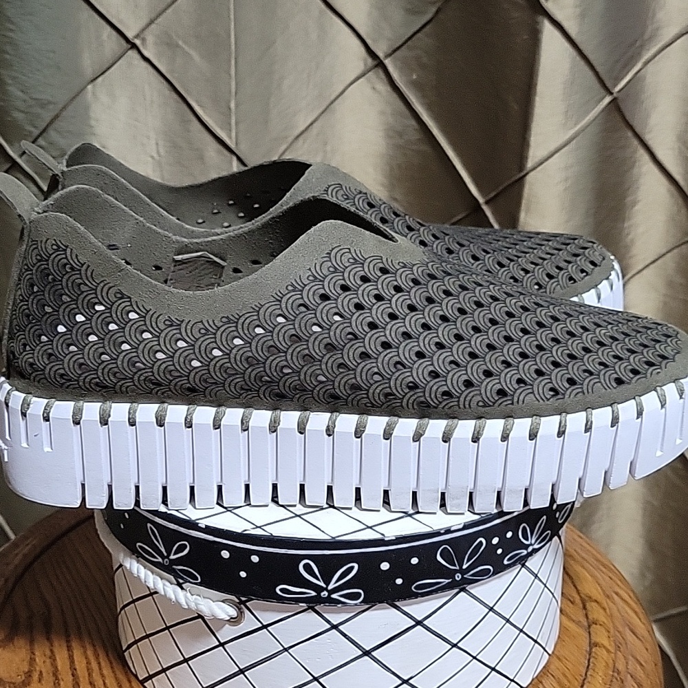 EUC- Ilse Jacobsen ‘Tulip’ Perforated PLATFORM Slip-Ons - Picture 8 of 10